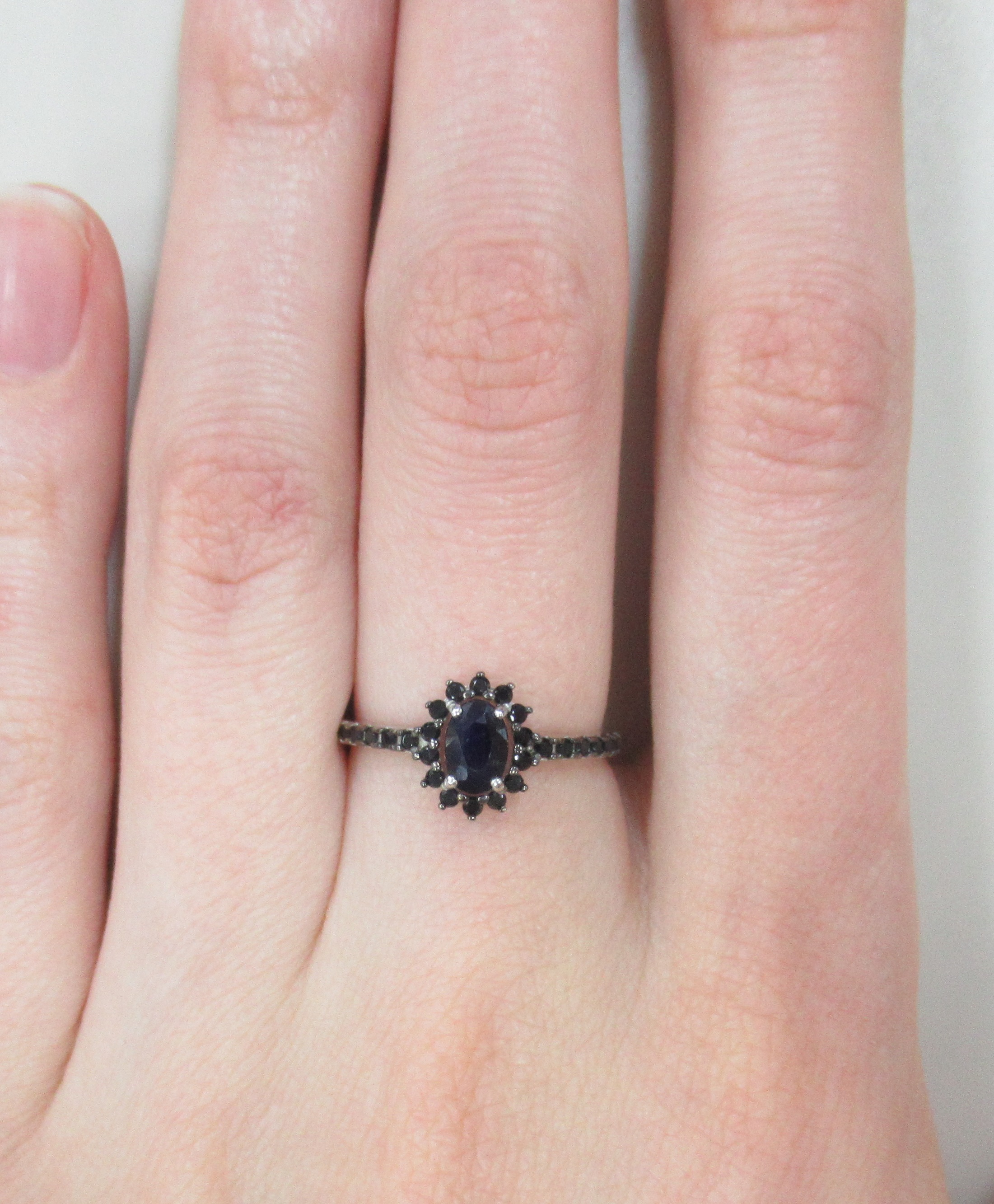 Серебряное кольцо с сапфирами